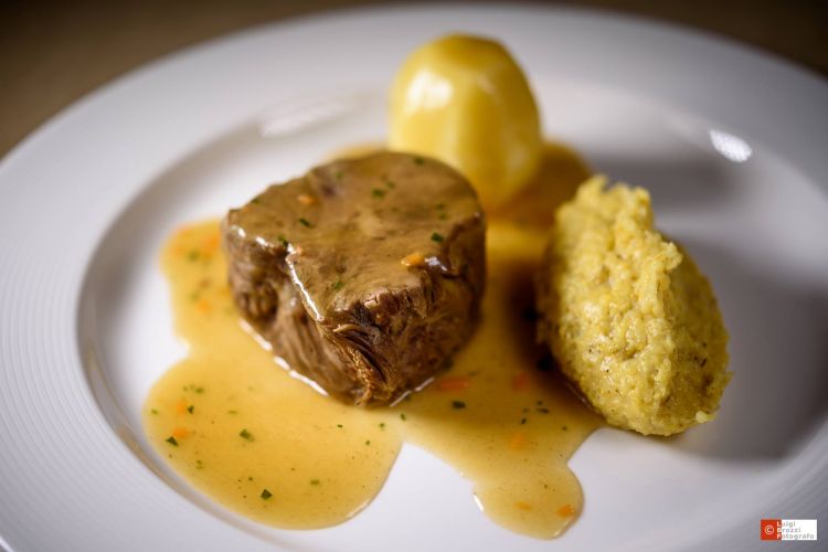 Il manzo all’olio del Due Colombe con polenta
