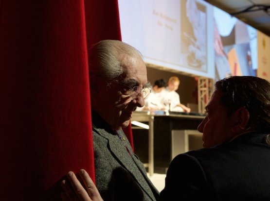 Gualtiero Marchesi speaking with Gianluca Fusto at Identità Milano 2015