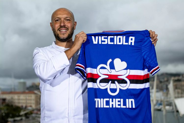 Marco Visciola con la maglia blucerchiata della Sa