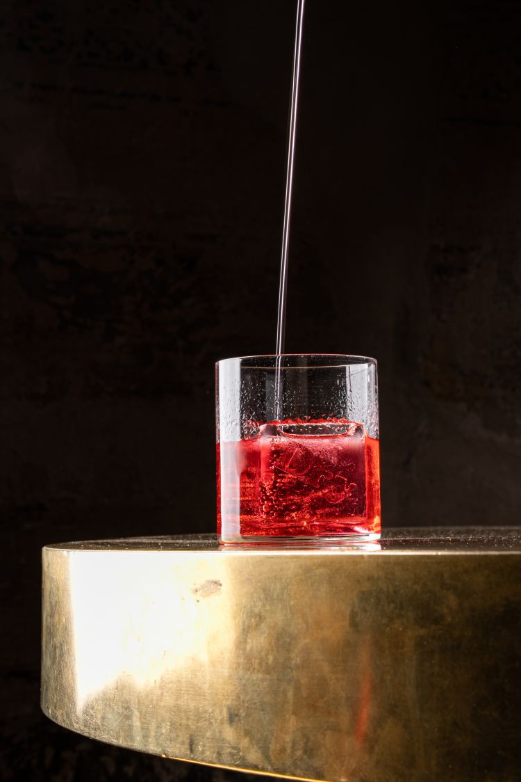 Hibiscus Margarita, uno dei drink di Edris Al Malat e in carta da Dry Milano, a base di tequila, mezcal e un cordiale di ibisco e lemongras