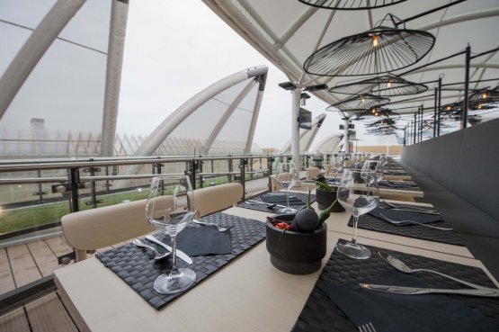 Restaurant Besame mucho, on the pavilion’s terrace