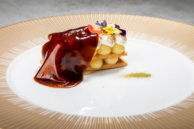 Crostata al limone, meringa e liquirizia