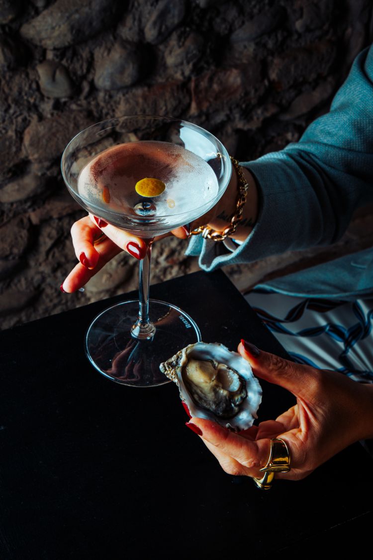 Il Dirty Martini in stile Akoya a cura di&nbsp;Simone Tasini
