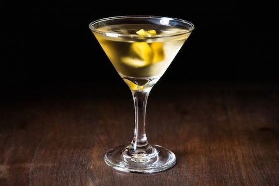 “Mi piace un Martini, due al massimo, dopo tre sono sotto al tavolo, dopo quattro sono sotto il mio ospite" - Dorothy Parker
