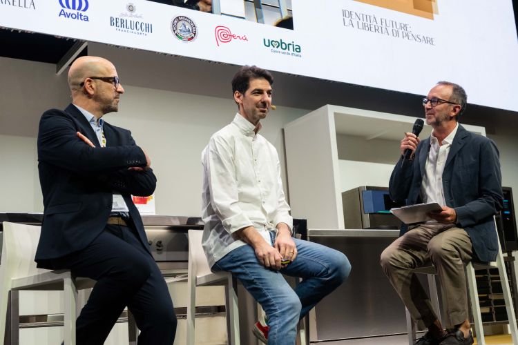 Massimiliano Zampini, Massimiliano Alajmo e Federico De Cesare Viola, che ha moderato la lezione
