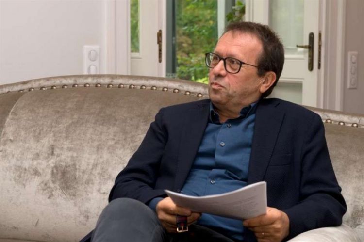 Massimo Montanari insegna Storia dell’alimentazione all’Università di Bologna, dove ha fondato il Master “Storia e cultura dell’alimentazione”