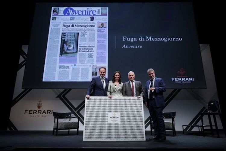Matteo e Camilla Lunelli con Marco Tarquinio di Avvenire e Gerardo Greco