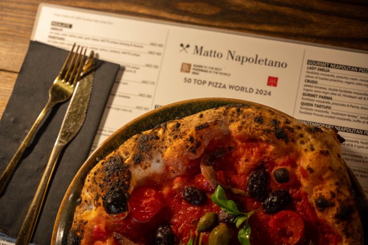 Nel 2022 è iniziata la scalata nella classifica delle 50 migliori pizze europee e l'anno seguente è entrata in quelle delle migliori 100 del mondo