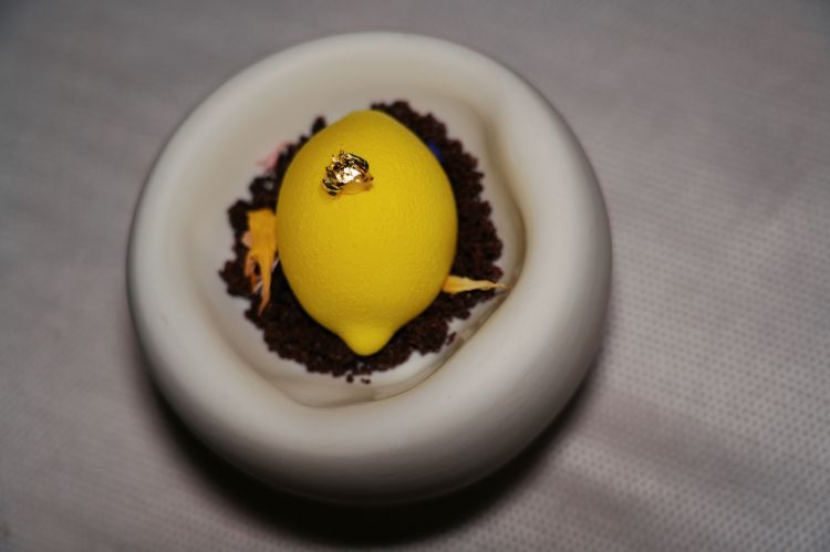 Limone, cioccolato e verbena, il dolce proposto da Riccardo Fazio nella cena a 4 mani