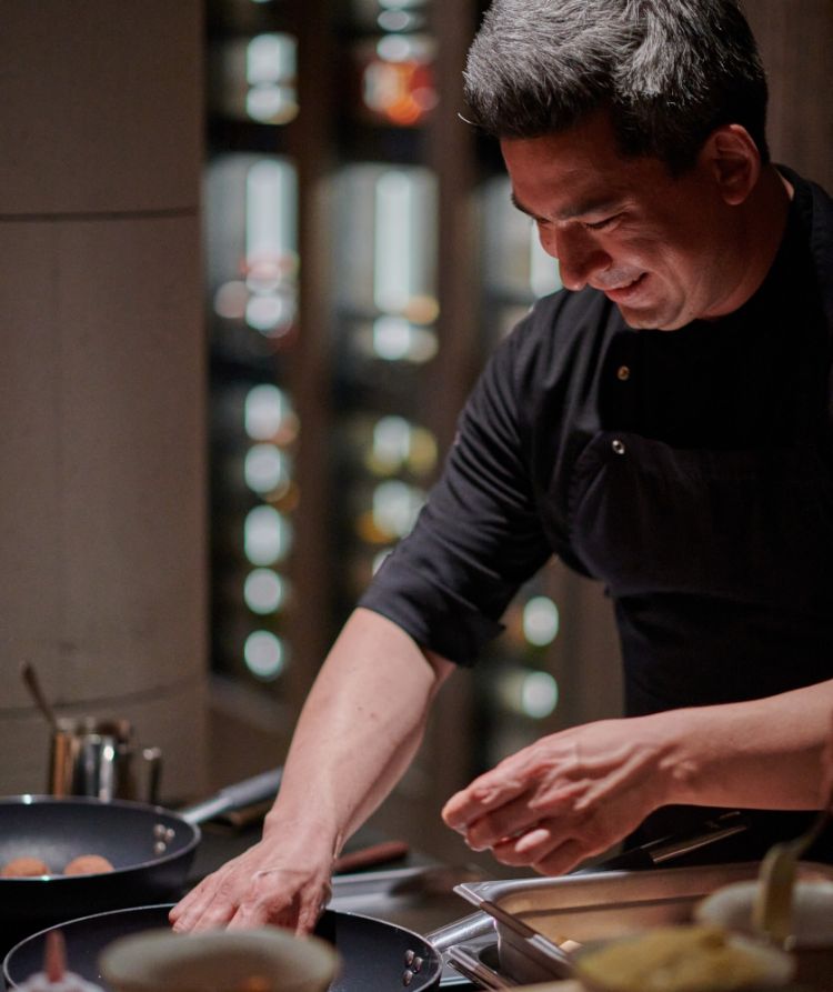 Chef Nakamura a Milano, durante una delle cene organizzate per Gaggenau
