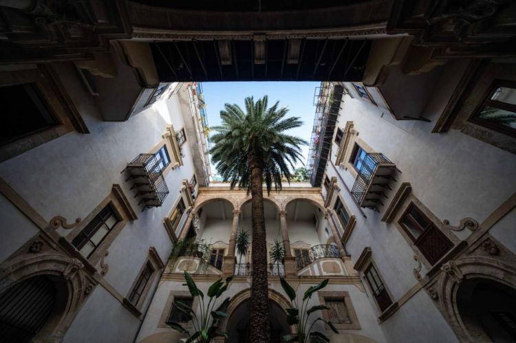 Colpo d'occhio dal cortile di Palazzo Castrone Santa Ninfa