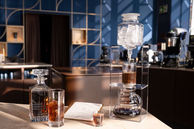 Nella lounge MAGENTAbureau Lavazza, degustazioni e momenti di incontro con i protagonisti della mixology, dell'h&ocirc;tellerie, della pasticceria e del fine dining

