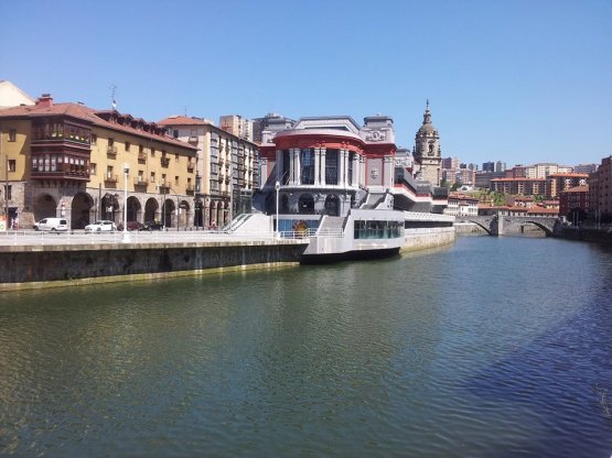 Una bella vista del Mercado de la Ribera