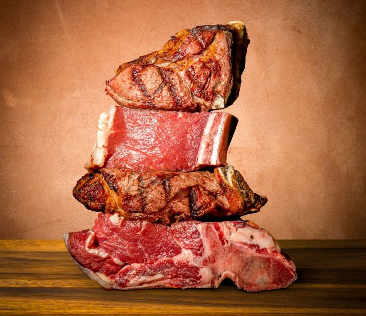 Il Josper, forno a brace spagnolo, &egrave; capace di trasformare tagli di carne in capolavori d'arte culinaria
