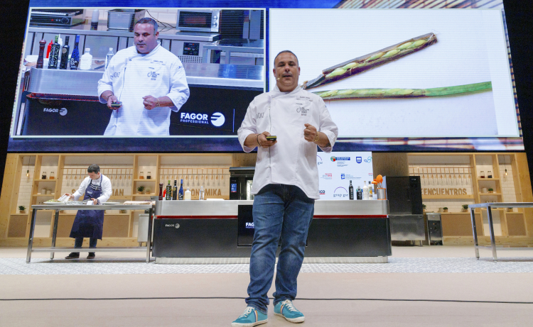 Ángel León on the stage of Gastronomika 2021 i