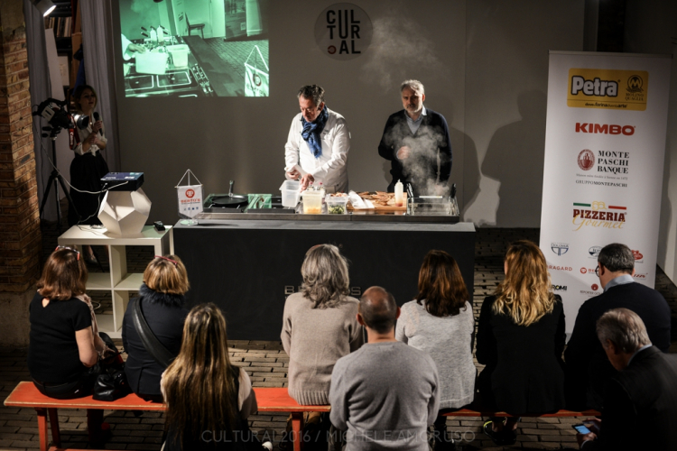 Mauro Bochicchio (a destra) con Bruno Verjus, ex giornalista ora chef di Table a Parigi. Spetterà a lui aprire la quarta edizione di Cultural a Parigi, alle ore 11 di sabato 25