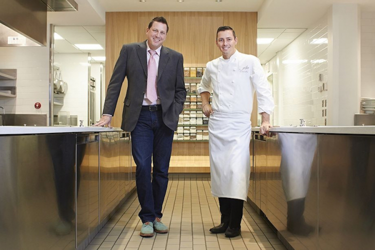 Michael Muser e Curtis Duffy, rispettivamente manager e chef di Grace a Chicago, locale chiuso a dicembre 2017, nello scatto di Jason Little