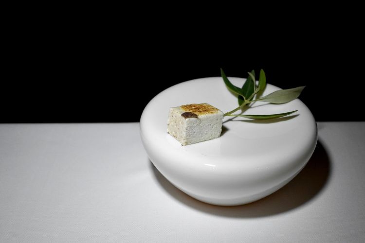 Predessert: Black lime, salvia cristallizzata, «una sorta di marshmallow ancestrale»
