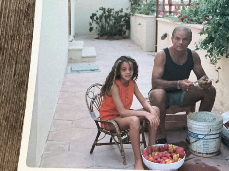 Una foto ricordo di Francesca con suo nonno Donato