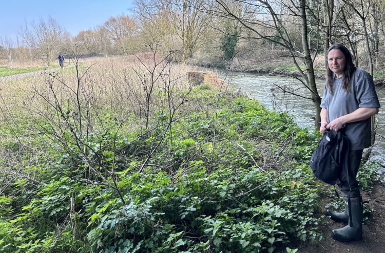 Miles Irving mentre fa foraging nei dintorni di Cambridge