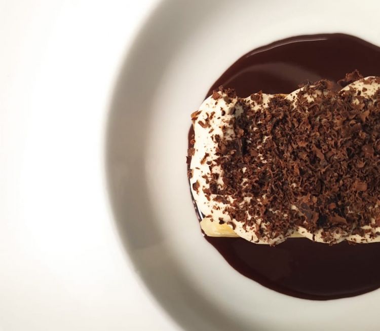 Millefoglie con crema al mascarpone e peperone crusco, cioccolato fondente
