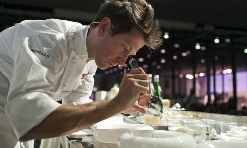 Lo chef Christian Milone impegnato a Identità Milano