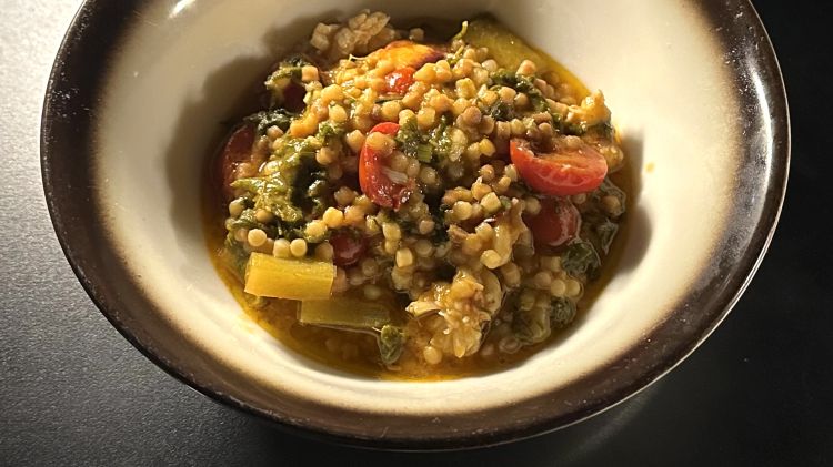 Minestra di fregola con tenerumi e astice