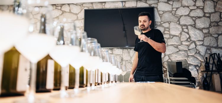 Gli assaggi dell'enologo Mirco Balliana