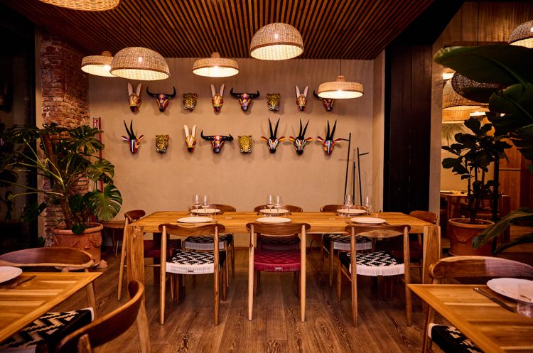 The dining room at Mitù in Milan