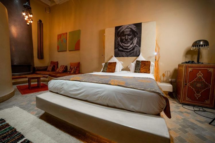 La suite reale con camino è la camera più elegante e spaziosa di Maison MK
