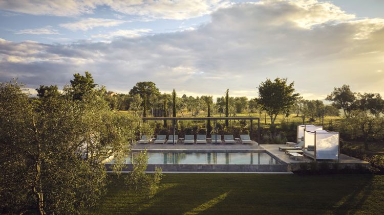 Dall'alba al tramonto, ogni momento è perfetto per godersi una vacanza in villa, che dispone anche di palestra e Spa private