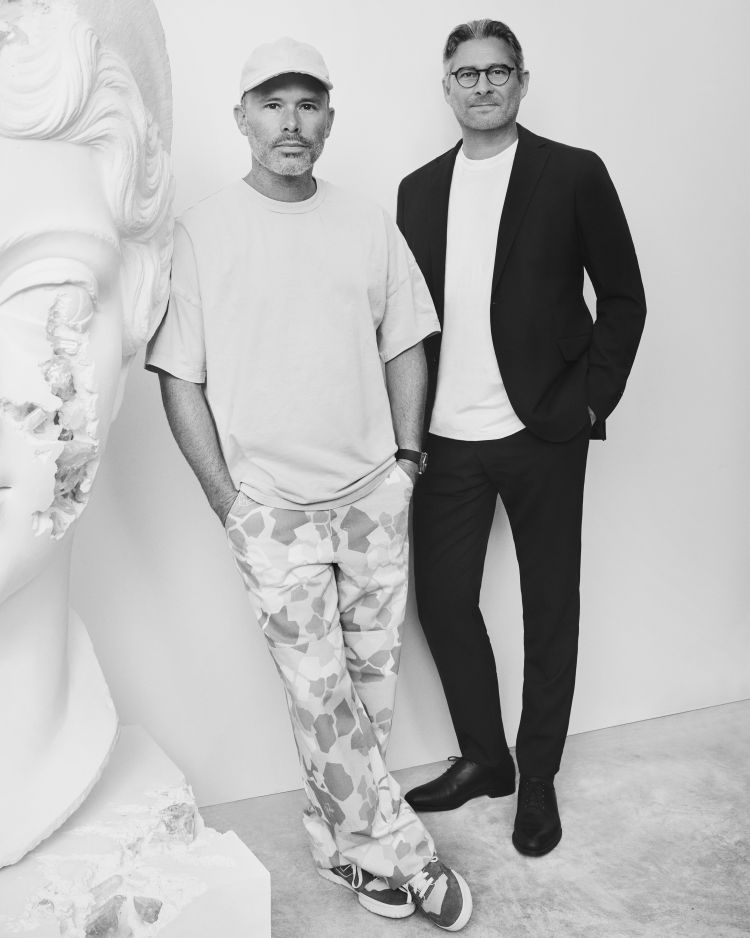 L'artista Daniel Arsham e lo Chef de Cave di Moët & Chandon Benoît Gouez
