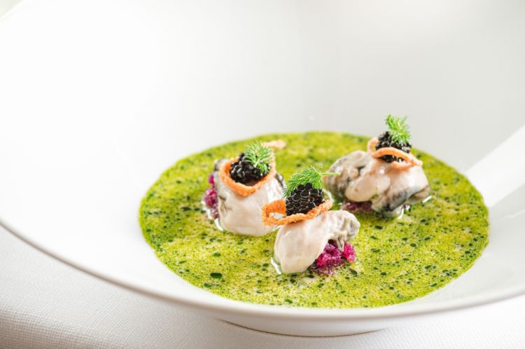 Ostriche con composta di scalogno e salsa al Franciacorta
