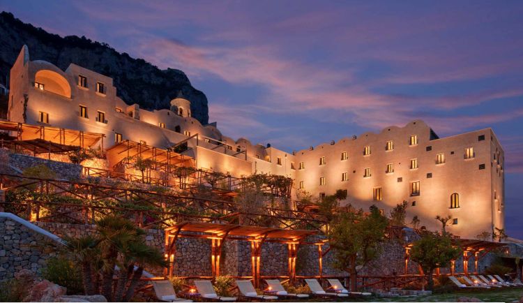 Il Monastero di Santa Rosa by night. La stagione 