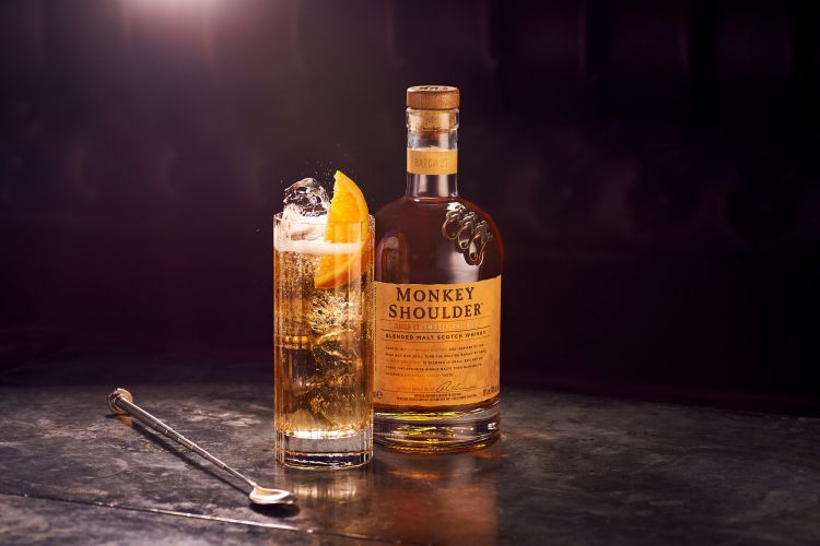 Monkey Shoulder è uno dei whisky della famiglia William Grant & Sons, nato con la volontà di creare un whisky moderno e rivoluzionario nel mondo della mixology.
