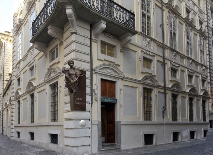 Il monumento torinese dedicato alla Marchesa Giul