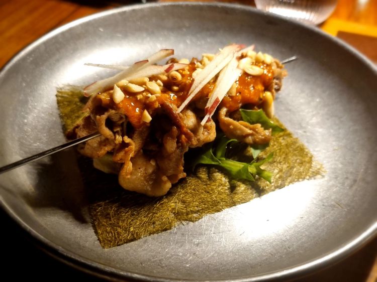 Moo ping di mora romagnola, gamtae, costetto e salsa yukhoe