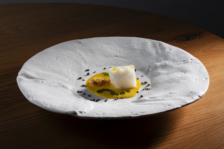 Moro oceanico, il mantecato delle sue spine frollate 3 mesi, cotte e frullate, salsa di zucca amara, cetriolo agrodolce