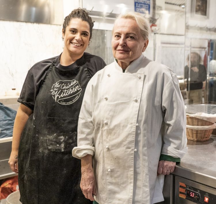 Verdiana Nicolò nel laboratorio di Paolo Sarpi con Silvia Sirtori
