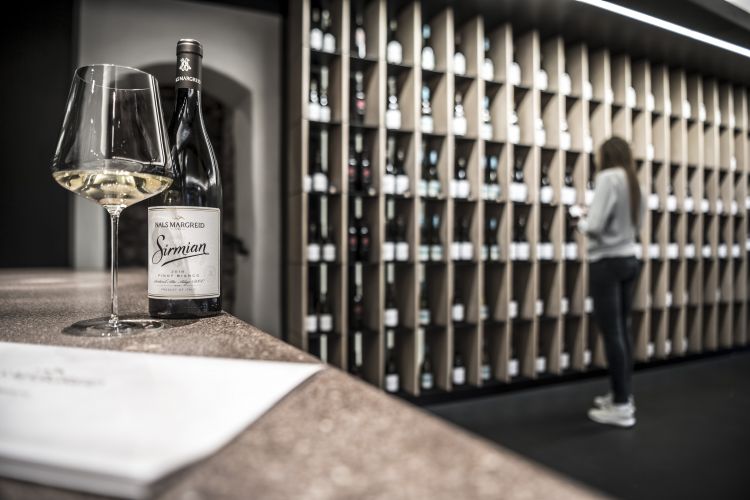 Il Pinot Bianco Sirmian, vino di grande eleganza