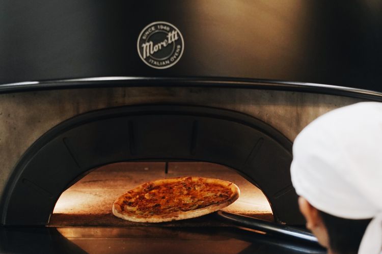 Il calore di Neapolis Moretti Forni è un ingrediente fondamentale per Pizzeria Cavalese
