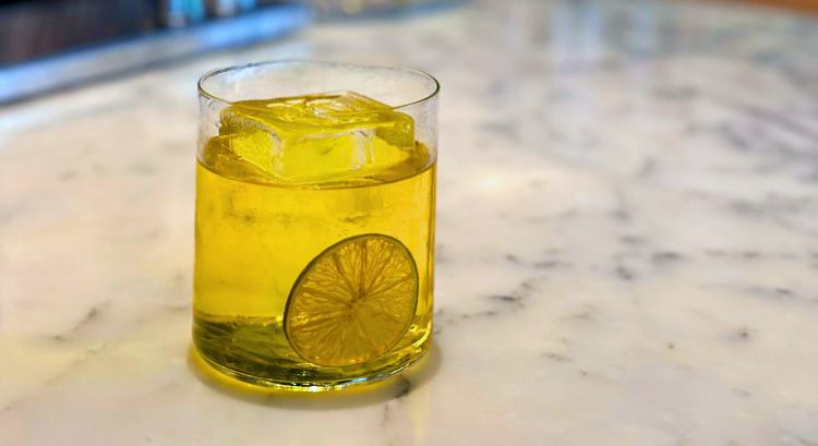 Taac è il cocktail più milanese, con sentori (e colore)di zafferano
