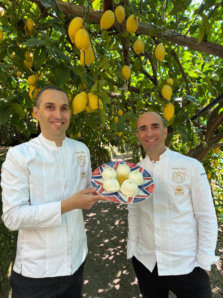 Nicola e Andrea Pansa a Villa Paradiso, con delle delizie al limone
