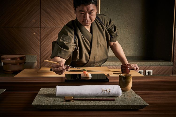 Masashi Suzuki è il master sushi del sushi banco