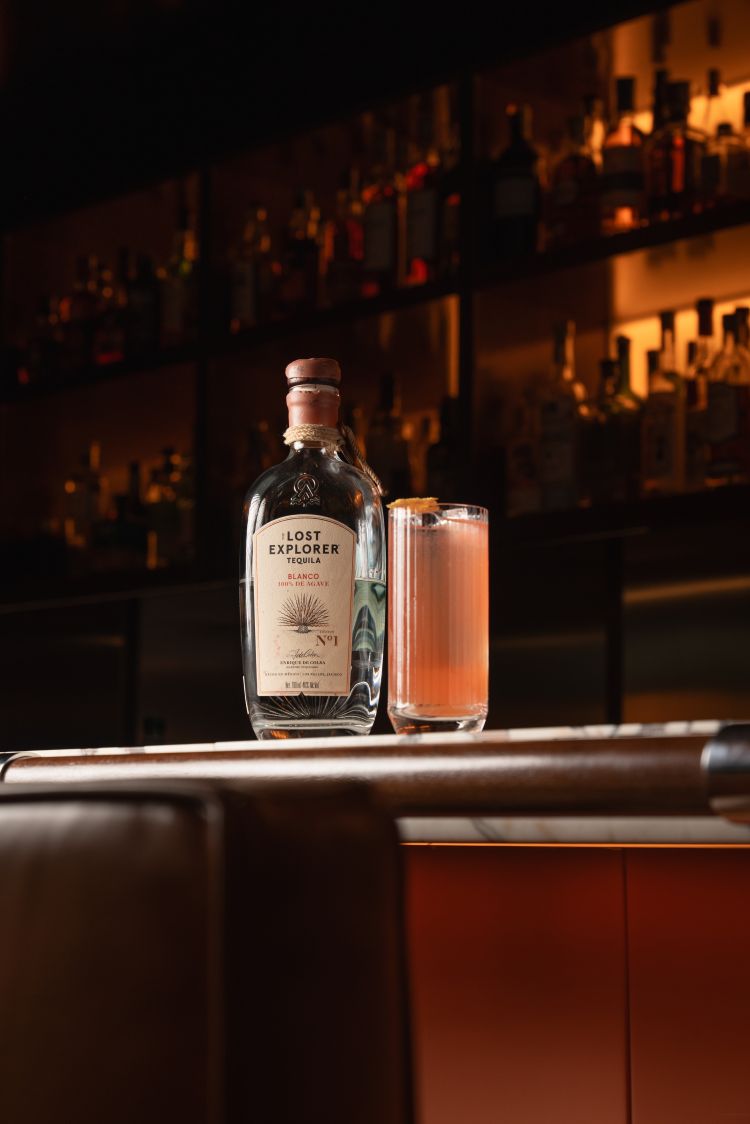 Nikkei Paloma è il drink firmato da Eros Ursumando, bar manager di Nina all'interno del member's club The Wilde, ed è a base d The Lost Explorere Mezcal Espadin, cordial pompelmo rosa e pepi giapponesi, Tipo Pepe, sherry fino, Perrier, soluzione salina, tajin (foto credits @filippotadei_ph)
