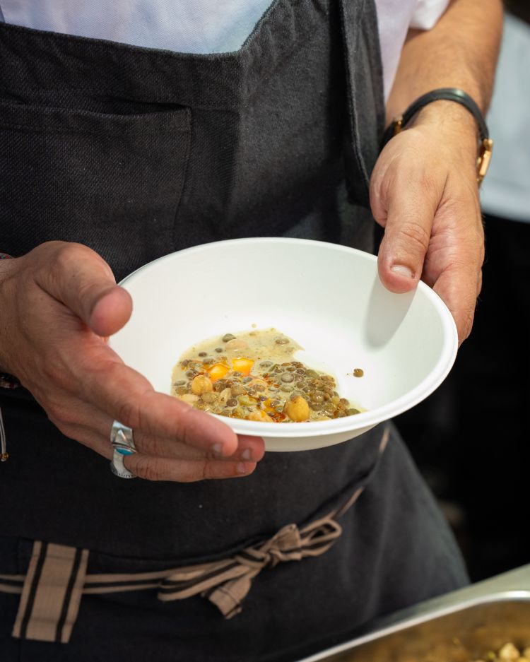 La zuppa di legumi (spaziale) di Marco Ambrosino. Foto di Niko Pagnotta