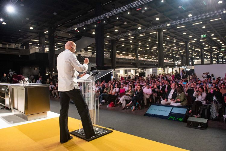 Niko Romito sul palco di Identit&agrave; Milano 2026
