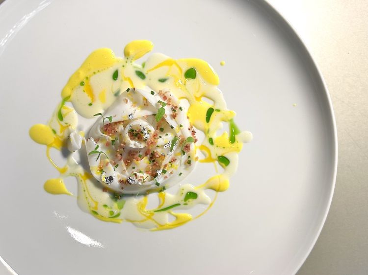 Nino Di Costanzo: Calamaro in carbonara di Provola di Napoli
