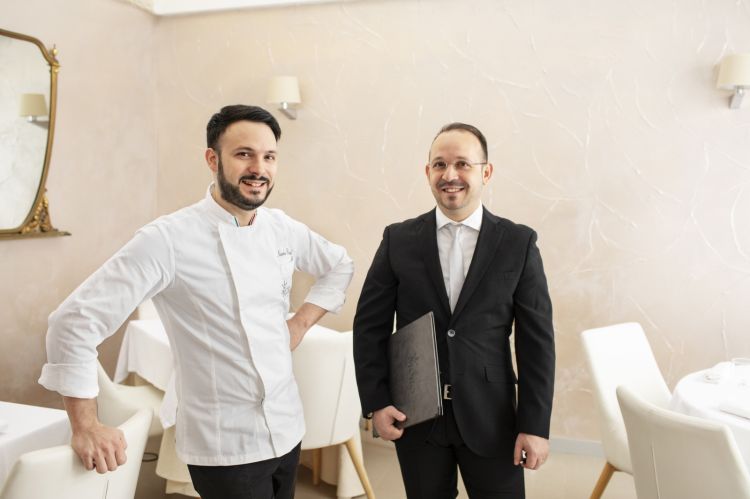 Lo chef assieme al fratello Enzo Bandi, maîre e sommelier del ristorante (ph Nino Lombardi)
