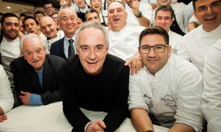 Ferran Adrià surrounded by Spanish chefs (and Nobu)
